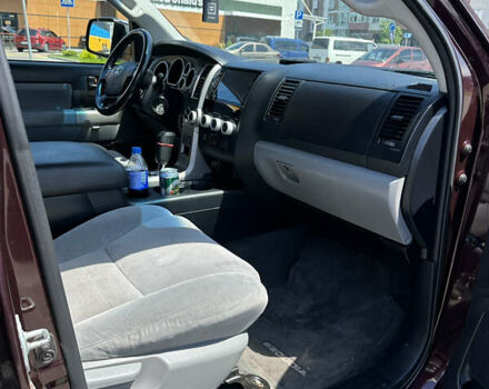 Фиолетовый Тойота Секвойя, объемом двигателя 4.61 л и пробегом 194 тыс. км за 19900 $, фото 6 на Automoto.ua