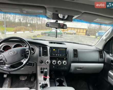 Фіолетовий Тойота Секвойя, об'ємом двигуна 4.61 л та пробігом 196 тис. км за 19000 $, фото 10 на Automoto.ua