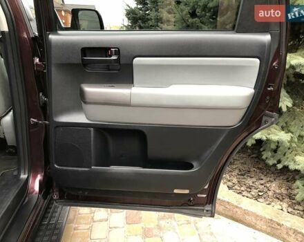 Фиолетовый Тойота Секвойя, объемом двигателя 5.7 л и пробегом 170 тыс. км за 29800 $, фото 23 на Automoto.ua