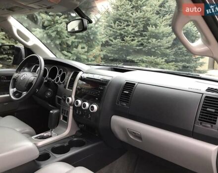 Фиолетовый Тойота Секвойя, объемом двигателя 5.7 л и пробегом 170 тыс. км за 29800 $, фото 21 на Automoto.ua