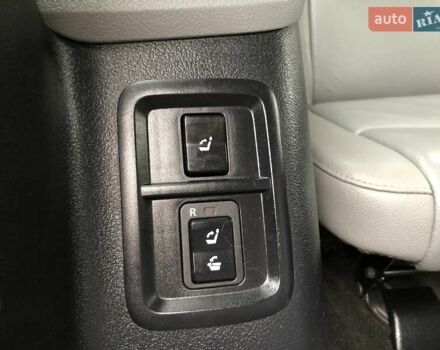 Фиолетовый Тойота Секвойя, объемом двигателя 5.7 л и пробегом 170 тыс. км за 29800 $, фото 29 на Automoto.ua