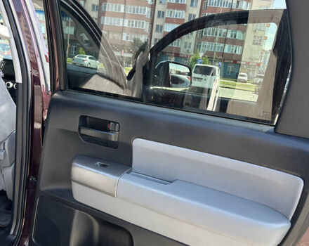 Фиолетовый Тойота Секвойя, объемом двигателя 4.61 л и пробегом 194 тыс. км за 19900 $, фото 9 на Automoto.ua