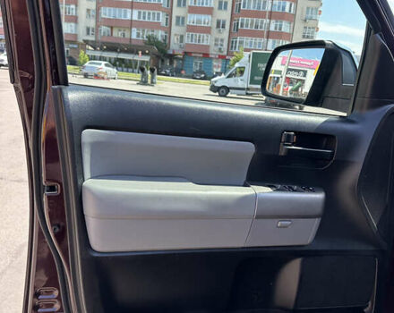 Фиолетовый Тойота Секвойя, объемом двигателя 4.61 л и пробегом 194 тыс. км за 19900 $, фото 15 на Automoto.ua