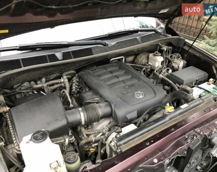 Фиолетовый Тойота Секвойя, объемом двигателя 5.7 л и пробегом 170 тыс. км за 29800 $, фото 15 на Automoto.ua