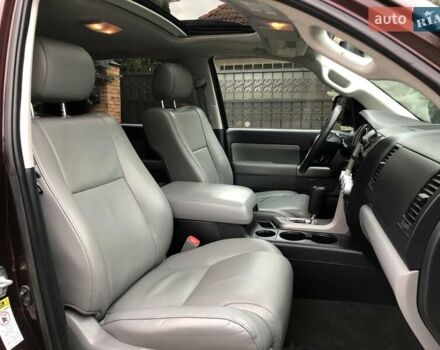 Фиолетовый Тойота Секвойя, объемом двигателя 5.7 л и пробегом 170 тыс. км за 29800 $, фото 22 на Automoto.ua