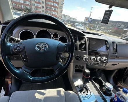 Фиолетовый Тойота Секвойя, объемом двигателя 4.61 л и пробегом 194 тыс. км за 19900 $, фото 16 на Automoto.ua