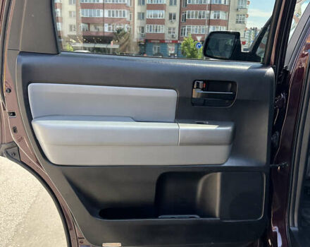 Фиолетовый Тойота Секвойя, объемом двигателя 4.61 л и пробегом 194 тыс. км за 19900 $, фото 11 на Automoto.ua