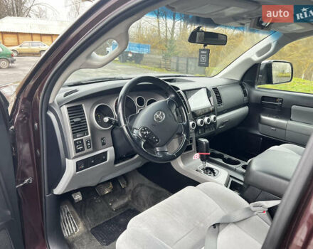 Фіолетовий Тойота Секвойя, об'ємом двигуна 4.61 л та пробігом 196 тис. км за 19000 $, фото 8 на Automoto.ua