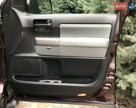 Фиолетовый Тойота Секвойя, объемом двигателя 5.7 л и пробегом 170 тыс. км за 29800 $, фото 19 на Automoto.ua