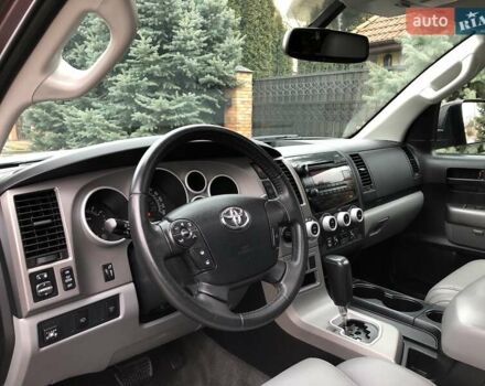 Фиолетовый Тойота Секвойя, объемом двигателя 5.7 л и пробегом 170 тыс. км за 29800 $, фото 46 на Automoto.ua