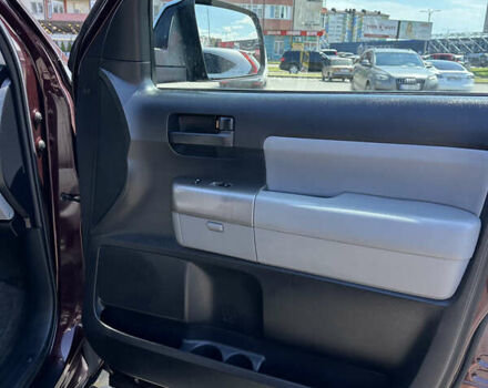 Фиолетовый Тойота Секвойя, объемом двигателя 4.61 л и пробегом 194 тыс. км за 19900 $, фото 7 на Automoto.ua