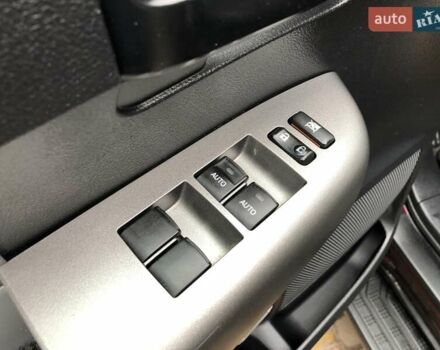 Фиолетовый Тойота Секвойя, объемом двигателя 5.7 л и пробегом 170 тыс. км за 29800 $, фото 40 на Automoto.ua