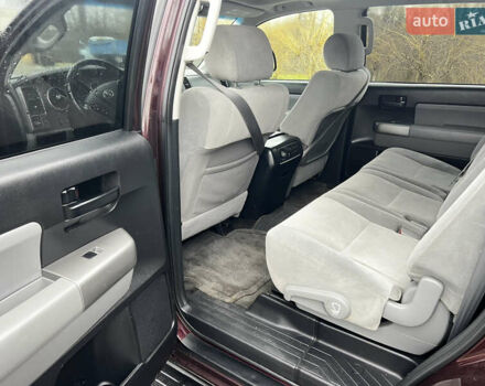 Фіолетовий Тойота Секвойя, об'ємом двигуна 4.61 л та пробігом 196 тис. км за 19000 $, фото 9 на Automoto.ua