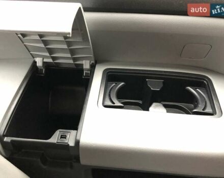 Фиолетовый Тойота Секвойя, объемом двигателя 5.7 л и пробегом 170 тыс. км за 29800 $, фото 31 на Automoto.ua