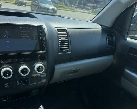 Фиолетовый Тойота Секвойя, объемом двигателя 4.61 л и пробегом 194 тыс. км за 19900 $, фото 17 на Automoto.ua