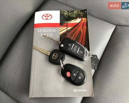 Фиолетовый Тойота Секвойя, объемом двигателя 5.7 л и пробегом 170 тыс. км за 29800 $, фото 59 на Automoto.ua