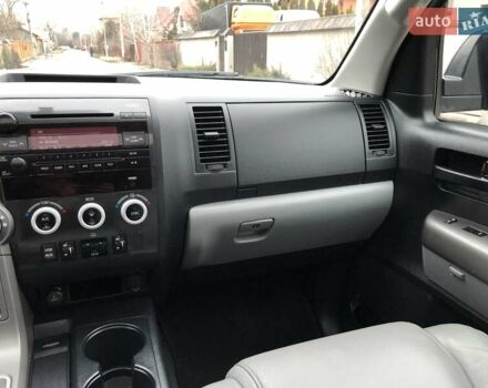 Фиолетовый Тойота Секвойя, объемом двигателя 5.7 л и пробегом 170 тыс. км за 29800 $, фото 57 на Automoto.ua