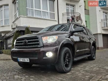 Красный Тойота Секвойя, объемом двигателя 4.6 л и пробегом 252 тыс. км за 26999 $, фото 1 на Automoto.ua