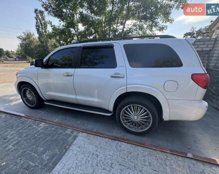 Тойота Секвойя, объемом двигателя 5.7 л и пробегом 375 тыс. км за 23500 $, фото 1 на Automoto.ua