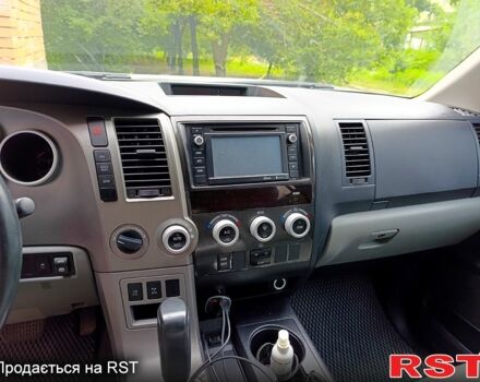 Тойота Секвойя, об'ємом двигуна 5.7 л та пробігом 250 тис. км за 29000 $, фото 5 на Automoto.ua