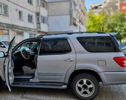 Серый Тойота Секвойя, объемом двигателя 4.7 л и пробегом 300 тыс. км за 11000 $, фото 12 на Automoto.ua