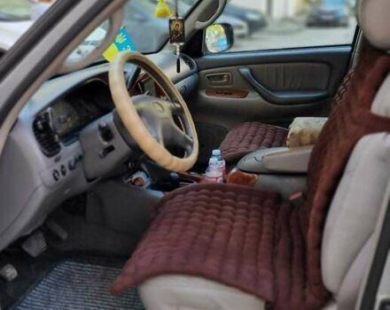 Серый Тойота Секвойя, объемом двигателя 4.7 л и пробегом 300 тыс. км за 11000 $, фото 14 на Automoto.ua