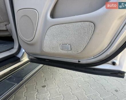 Серый Тойота Секвойя, объемом двигателя 4.7 л и пробегом 286 тыс. км за 14700 $, фото 14 на Automoto.ua