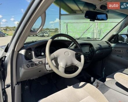 Серый Тойота Секвойя, объемом двигателя 4.7 л и пробегом 286 тыс. км за 14700 $, фото 7 на Automoto.ua