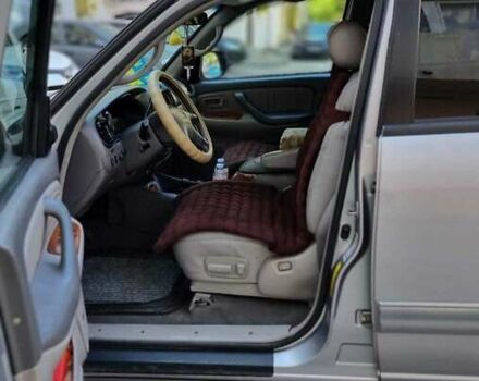 Серый Тойота Секвойя, объемом двигателя 4.7 л и пробегом 300 тыс. км за 11000 $, фото 16 на Automoto.ua