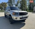 Серый Тойота Секвойя, объемом двигателя 4.7 л и пробегом 286 тыс. км за 14700 $, фото 2 на Automoto.ua