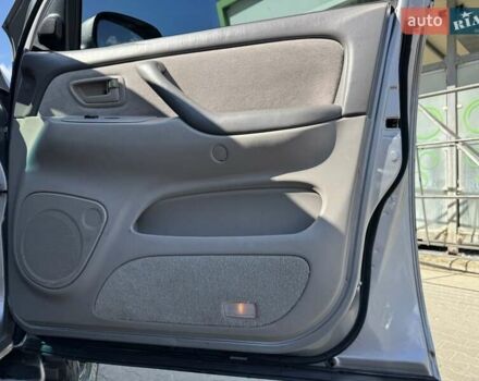 Серый Тойота Секвойя, объемом двигателя 4.7 л и пробегом 286 тыс. км за 14700 $, фото 19 на Automoto.ua