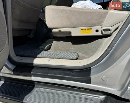 Серый Тойота Секвойя, объемом двигателя 4.7 л и пробегом 286 тыс. км за 14700 $, фото 11 на Automoto.ua