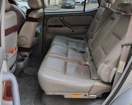 Серый Тойота Секвойя, объемом двигателя 4.7 л и пробегом 300 тыс. км за 11000 $, фото 19 на Automoto.ua
