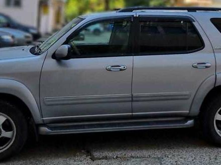 Серый Тойота Секвойя, объемом двигателя 4.7 л и пробегом 300 тыс. км за 11000 $, фото 6 на Automoto.ua