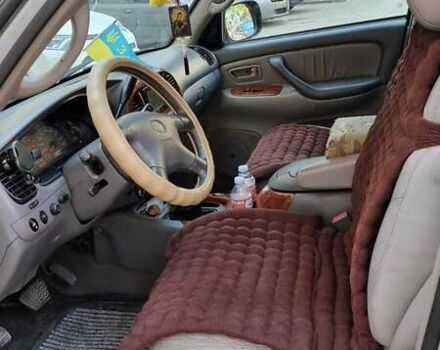 Серый Тойота Секвойя, объемом двигателя 4.7 л и пробегом 300 тыс. км за 11000 $, фото 11 на Automoto.ua