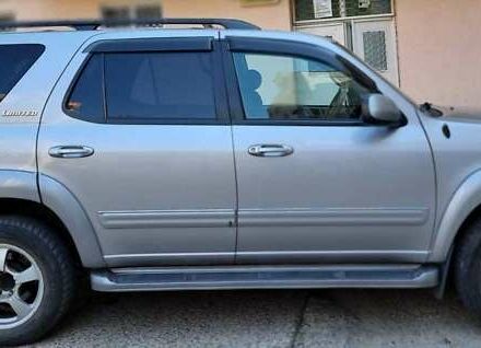 Серый Тойота Секвойя, объемом двигателя 4.7 л и пробегом 300 тыс. км за 11000 $, фото 3 на Automoto.ua