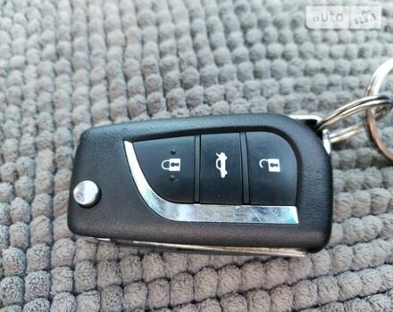 Сірий Тойота Секвойя, об'ємом двигуна 4.7 л та пробігом 312 тис. км за 13750 $, фото 15 на Automoto.ua
