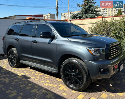 Серый Тойота Секвойя, объемом двигателя 5.7 л и пробегом 200 тыс. км за 21900 $, фото 3 на Automoto.ua