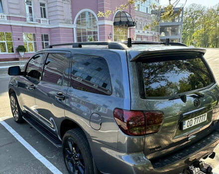 Серый Тойота Секвойя, объемом двигателя 5.7 л и пробегом 200 тыс. км за 21900 $, фото 4 на Automoto.ua