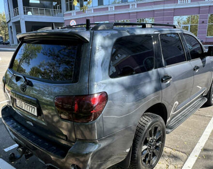 Серый Тойота Секвойя, объемом двигателя 5.7 л и пробегом 200 тыс. км за 21900 $, фото 6 на Automoto.ua