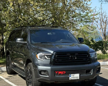Серый Тойота Секвойя, объемом двигателя 5.7 л и пробегом 200 тыс. км за 21900 $, фото 1 на Automoto.ua
