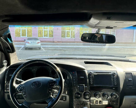 Серый Тойота Секвойя, объемом двигателя 5.7 л и пробегом 200 тыс. км за 21900 $, фото 7 на Automoto.ua