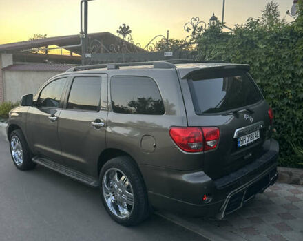 Серый Тойота Секвойя, объемом двигателя 5.7 л и пробегом 289 тыс. км за 22200 $, фото 1 на Automoto.ua