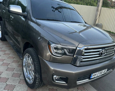 Серый Тойота Секвойя, объемом двигателя 5.7 л и пробегом 289 тыс. км за 22200 $, фото 6 на Automoto.ua