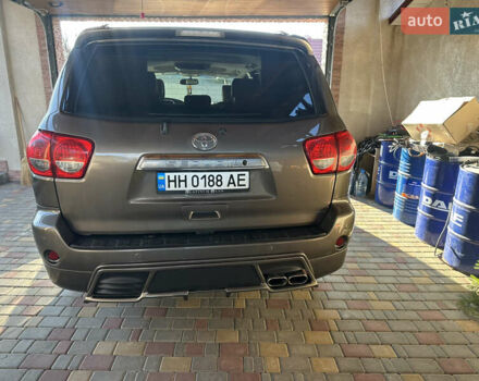 Серый Тойота Секвойя, объемом двигателя 5.7 л и пробегом 289 тыс. км за 22200 $, фото 7 на Automoto.ua
