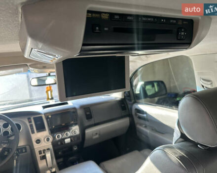 Серый Тойота Секвойя, объемом двигателя 5.7 л и пробегом 289 тыс. км за 22200 $, фото 13 на Automoto.ua