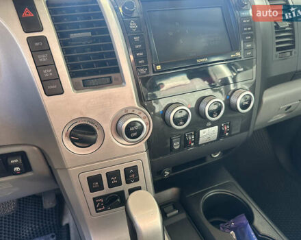 Серый Тойота Секвойя, объемом двигателя 5.7 л и пробегом 289 тыс. км за 22200 $, фото 11 на Automoto.ua