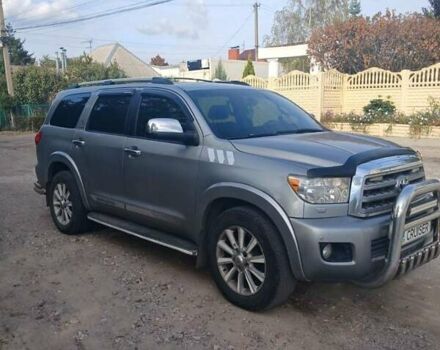 Серый Тойота Секвойя, объемом двигателя 5.66 л и пробегом 200 тыс. км за 23000 $, фото 3 на Automoto.ua