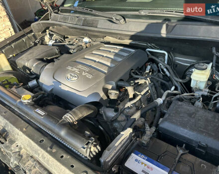 Серый Тойота Секвойя, объемом двигателя 5.7 л и пробегом 289 тыс. км за 22200 $, фото 10 на Automoto.ua