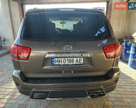 Серый Тойота Секвойя, объемом двигателя 5.7 л и пробегом 289 тыс. км за 22200 $, фото 8 на Automoto.ua